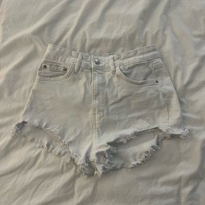 Zara White High Rise Jean Shorts ; Size 4 (Small)
